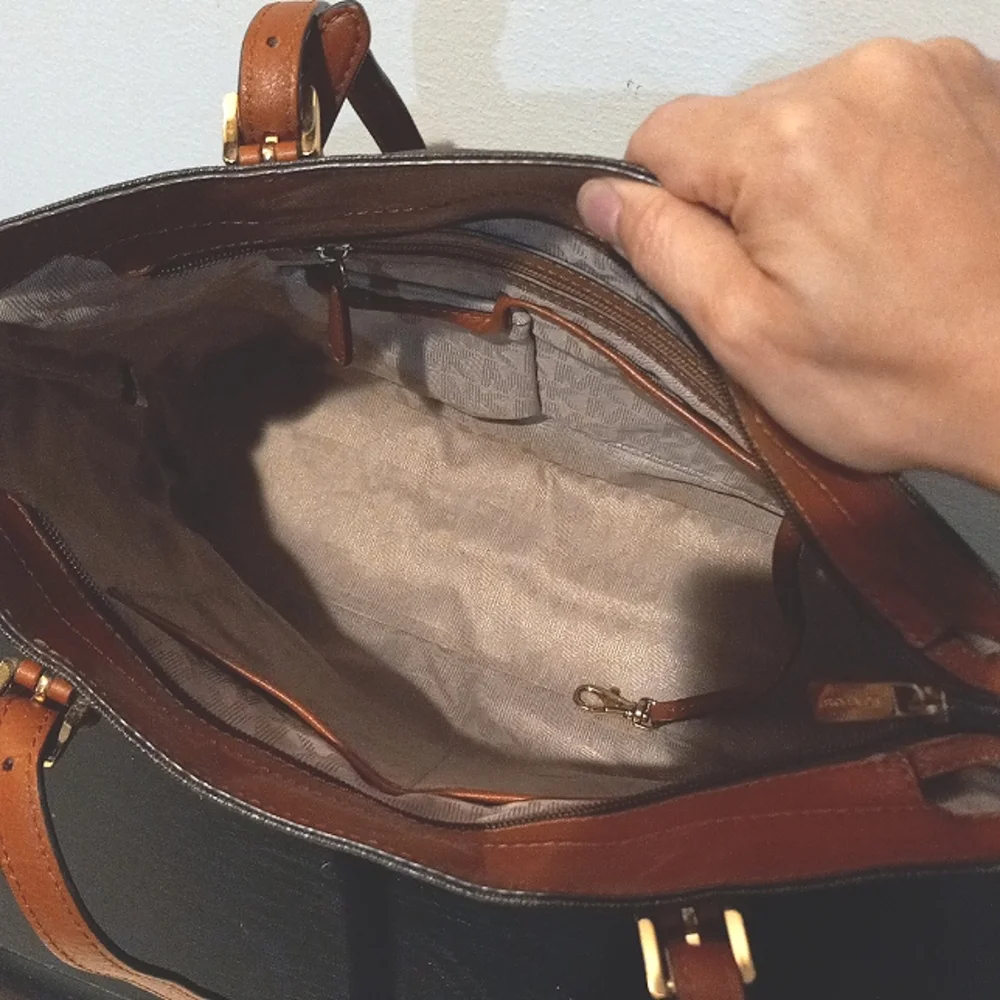 Michael Kors tote - Picture 10 of 12
